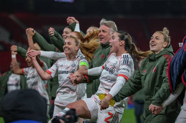 GBR, Manchester, Manchester United vs Bayern Munich, WomenÂs Champions League, Football, UEFA, Season 2025 2026, Old Trafford, Quarter-final, First leg in picture FC Bayern Munich Women celebrate victory 3 2 against Manchester United DFB DFL REGULATIONS PROHIBIT ANY USE OF PHOTOGRAPHS AS IMAGE SEQUENCES AND OR QUASI VIDEO, 25 03 2026 Copyright: HMBxMedia HendrikxHamelau