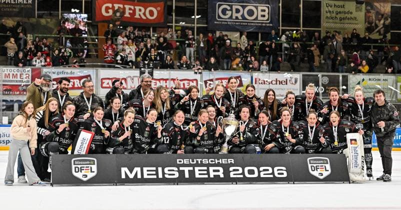 GER, DFEL, Playoff Final, ECDC Memmingen Indians vs Eisbären Berlin 28 03 2026, Alpha Cooling Arena am Huehnerberg, Memmingen, GER, DFEL, Playoff Final, ECDC Memmingen Indians vs Eisbären Berlin, in the picture winner photo, team photo, award ceremony nordphotoxGmbHx xHafner nph00200