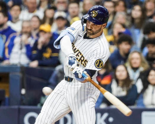 Milwaukee Brewers center fielder Garrett Mitchell hits a two RBI single in the first inning of the MLB, Baseball Herren, USA game between the Chicago White Sox and the Milwaukee Brewers at American Family Field in Milwaukee, Wisconsin on Saturday, March 28, 2026.  MIL20260328814 TANNENxMAURY