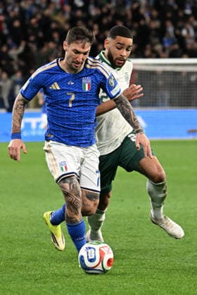 Soccer, FIFA World Cup, WM, Weltmeisterschaft, Fussball 2026 match between Italy-North Ireland Matteo Politano of Italy,Brodie Spencer of North Ireland during playoff qualifier Fifa World Cup 2026 match between Italy-North Ireland at the gewiss stadium, Italy, March 26th, 2026. Imago-Images Emmefoto Copyright: xImago-Images Emmefotox