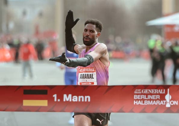29 03 2026, xlakx, Athletics Marathon, Berlin Half Marathon 2026, v l finish Amanal Petros GER 3 Berlin Daniel Lakomski