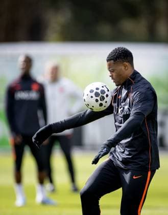 ZEIST - Denzel Dumfries during a training session of the Dutch national team, Nationalteam in the run-up to a friendly match against Ecuador. KOEN VAN WEEL ANP xVIxANPxSportx xxANPxIVx 554728021 originalFilename: 554728021