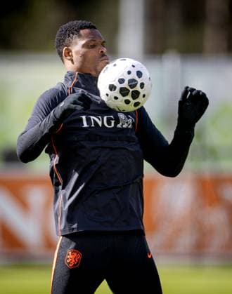 ZEIST - Denzel Dumfries during a training session of the Dutch national team, Nationalteam in the run-up to a friendly match against Ecuador. KOEN VAN WEEL ANP xVIxANPxSportx xxANPxIVx 554729118 originalFilename: 554729118