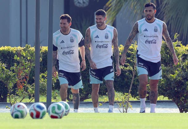 Argentina s forward Lionel Messi L and teammates rodrigo De Paul and Leandro Paredes R during a training session in Ezeiza, Buenos Aires Province, on March 30, 2026, ahead of the FIFA World Cup 2026 friendly football match against Zambia EZEIZA ARGENTINA Copyright: xALEJANDROxPAGNIx