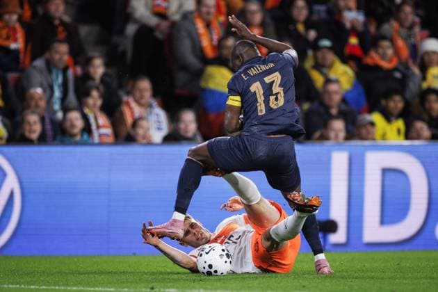 EINDHOVEN - (lr) Micky van de Ven of the Netherlands and Enner Valencia of Ecuador during the friendly international match, Länderspiel, Nationalmannschaft between the Netherlands and Ecuador at the Philips Stadium on March 31, 2026 in Eindhoven, the Netherlands. ROBIN VAN LONKHUIJSEN ANP International Friendly, Länderspiel, Nationalmannschaft 2025-2026 xVIxANPxSportx xxANPxIVx 554825542 originalFilename: 554825542