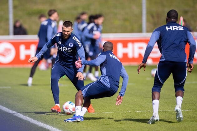 01 04 2026, Football, Training of FC Schalke 04 v l Hasan Kurucay FC Schalke 04 , Christopher Antwi Adjei FC Schalke 04 Gelsenkirchen Training ground FC Schalke 04 NRW Germany xRHR PHOTO YYx Copyright: RHR-FOTOx RHR-FOTO YY