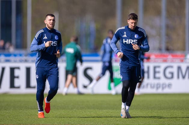 01 04 2026, Football, Training of FC Schalke 04 v l Hasan Kurucay FC Schalke 04 , Janik Bachmann FC Schalke 04 Gelsenkirchen Training ground FC Schalke 04 NRW Germany xRHR PHOTO YYx Copyright: RHR-FOTOx RHR-FOTO YY