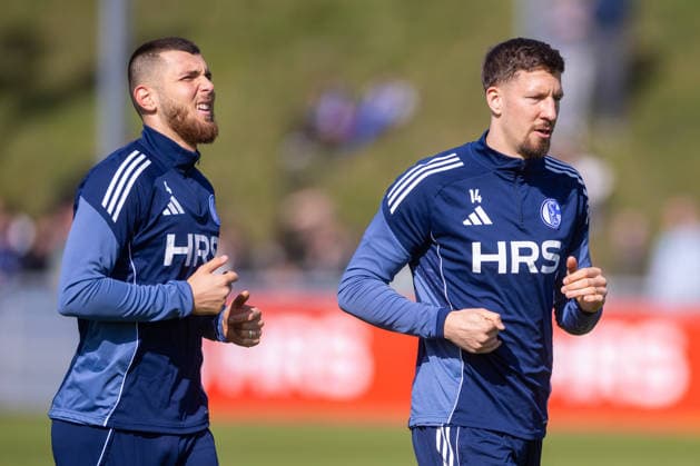 01 04 2026, Football, Training of FC Schalke 04 v l Hasan Kurucay FC Schalke 04 , Janik Bachmann FC Schalke 04 Gelsenkirchen Training ground FC Schalke 04 NRW Germany xRHR PHOTO YYx Copyright: RHR-FOTOx RHR-FOTO YY