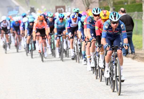 The pack of riders pictured in action during the men elite race of the Dwars Door Vlaanderen cycling event, 184,6km from Roeselare to Waregem, Wednesday 01 April 2026. POOLxTOMASxSISK  x169504835x