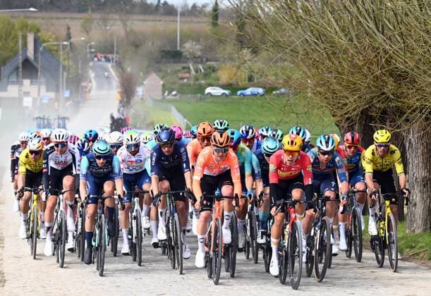 The pack of riders pictured in action during the men elite race of the Dwars Door Vlaanderen cycling event, 184,6km from Roeselare to Waregem, Wednesday 01 April 2026. POOLxTOMASxSISK  x169504838x
