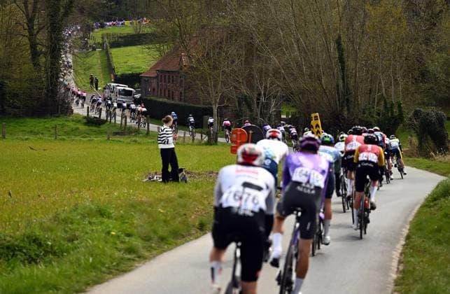 The pack of riders pictured in action during the men elite race of the Dwars Door Vlaanderen cycling event, 184,6km from Roeselare to Waregem, Wednesday 01 April 2026. POOLxTOMASxSISK  x169505055x