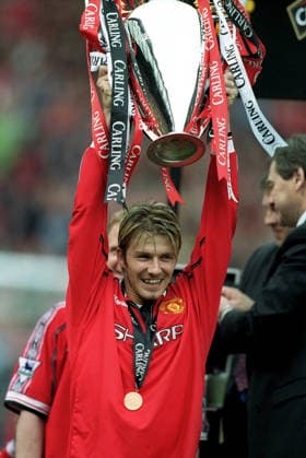 Manchester United, ManU V Tottenham Hotspur, Premier League David Beckham of Manchester United celebrates With Premiership Trophy after winning the 1998-99 Premier League Title after the the Premier League match between Manchester United and Tottenham Hotspur at Old Trafford on May 16, 1999 in Manchester, England. Manchester Old Trafford England United Kingdom Copyright: xAllstarxPicturexLibraryxLtdx