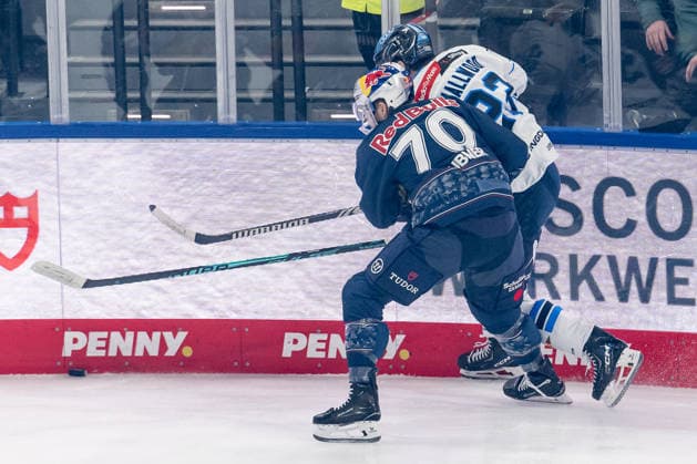 Fight for the puck duel between Maximilian Daubner EHC Red Bull Muenchen, 70 and Jakin Smallwood ERC Ingolstadt, 23 GER, EHC Red Bull Muenchen vs ERC Ingolstadt, ice hockey, DEL, playoffs, quarterfinals game 5, season 2025 2026, 02 04 2026 GER, EHC Red Bull Muenchen vs ERC Ingolstadt, ice hockey, DEL, playoffs, quarterfinals game 5, season 2025 2026, 02 04 2026 Muenchen Copyright: xEibner-Pressefoto FranzxFeinerx EP_HFR