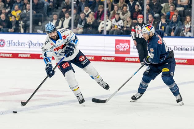 Fight for the puck duel between Morgan Ellis ERC Ingolstadt, 4 and Yasin Ehliz EHC Red Bull Muenchen, 42 GER, EHC Red Bull Muenchen vs ERC Ingolstadt, ice hockey, DEL, playoffs, quarterfinals game 5, season 2025 2026, 02 04 2026 GER, EHC Red Bull Muenchen vs ERC Ingolstadt, ice hockey, DEL, playoffs, quarterfinals game 5, season 2025 2026, 02 04 2026 Muenchen Copyright: xEibner-Pressefoto HeikexFeinerx EP_HFR