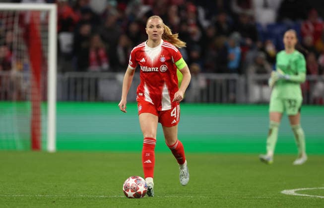Glodis Perla Viggosdottir , FC Bayern München Manchester United, ManU Frauen , Viertelfinale , Women Champions League , Fußball , in den Allianz Arena Stadion , in München , Bayern , Deutschland. April 01 , 2026 . Photo by: Davide Elias IPA Photo Pressefoto DENL Copyright: xDavidexEliasx