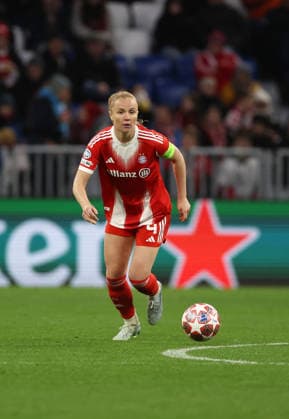 Glodis Perla Viggosdottir , FC Bayern München Manchester United, ManU Frauen , Viertelfinale , Women Champions League , Fußball , in den Allianz Arena Stadion , in München , Bayern , Deutschland. April 01 , 2026 . Photo by: Davide Elias IPA Photo Pressefoto DENL Copyright: xDavidexEliasx