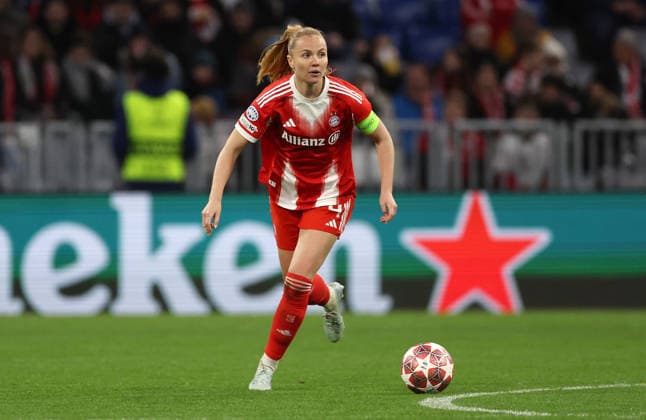 Glodis Perla Viggosdottir , FC Bayern München Manchester United, ManU Frauen , Viertelfinale , Women Champions League , Fußball , in den Allianz Arena Stadion , in München , Bayern , Deutschland. April 01 , 2026 . Photo by: Davide Elias IPA Photo Pressefoto DENL Copyright: xDavidexEliasx