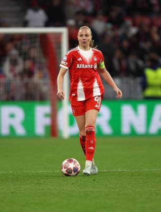 Glodis Perla Viggosdottir , FC Bayern München Manchester United, ManU Frauen , Viertelfinale , Women Champions League , Fußball , in den Allianz Arena Stadion , in München , Bayern , Deutschland. April 01 , 2026 . Photo by: Davide Elias IPA Photo Pressefoto DENL Copyright: xDavidexEliasx
