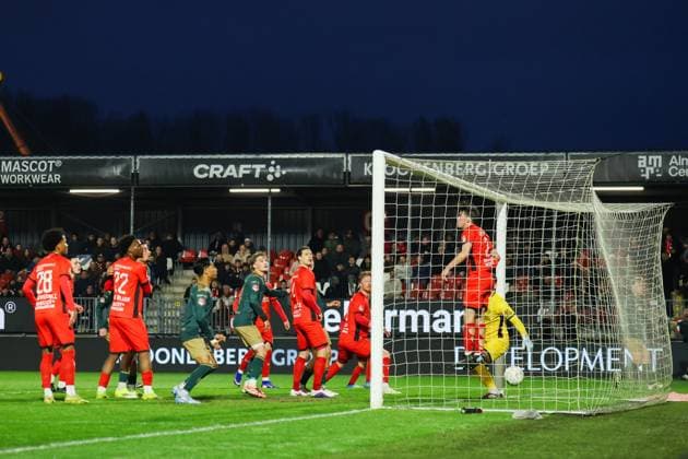 ALMERE , 03-04-2026 , Yanmar stadium , season 2025 2026 , Dutch Keuken Kampioen Divisie football , match between Almere City and TOP Oss , Picture shows TOP Oss scores the 1-1 Almere City - TOP Oss  x202818301x Copyright: