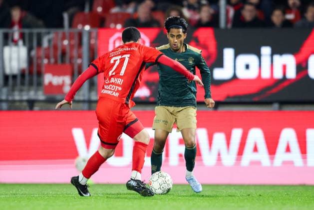 ALMERE , 03-04-2026 , Yanmar stadium , season 2025 2026 , Dutch Keuken Kampioen Divisie football , match between Almere City and TOP Oss , Picture shows Almere City FC player Hamza El Dahri and TOP Oss player Mauresmo Hinoke Almere City - TOP Oss  x202818841x Copyright: