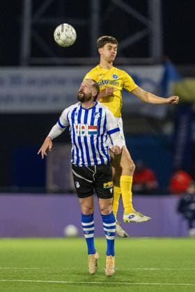 EINDHOVEN , 03-04-2026 , Jan Louwers Stadium , season 2025 2026 , Dutch Keukenkampioendivisie football , FC Eindhoven - De Graafschap , Picture shows De Graafschap player Rowan Besselink FC Eindhoven player Kevin van Veen Eindhoven - Graafschap  x202818914x Copyright: