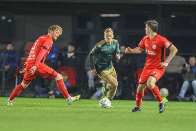ALMERE , 03-04-2026 , Yanmar stadium , season 2025 2026 , Dutch Keuken Kampioen Divisie football , match between Almere City and Top Oss , picture shows Almere City FC player Ferdy Druijf Almere City FC player Boyd Reith Top Oss player Tijmen Wildeboer Almere City - Top Oss  x202819203x Copyright: