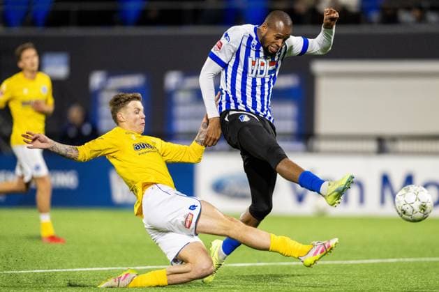 EINDHOVEN , 03-04-2026 , Jan Louwers Stadium , season 2025 2026 , Dutch Keukenkampioendivisie football , FC Eindhoven - De Graafschap , Picture shows De Graafschap player Stijn Bultman FC Eindhoven player Rangelo Janga Eindhoven - Graafschap  x202820186x Copyright: