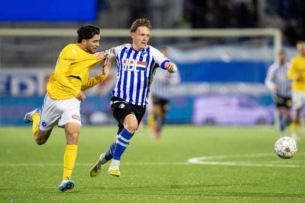 EINDHOVEN , 03-04-2026 , Jan Louwers Stadium , season 2025 2026 , Dutch Keukenkampioendivisie football , FC Eindhoven - De Graafschap , Picture shows De Graafschap player Silvan Broker FC Eindhoven player Sven Blummel Eindhoven - Graafschap  x202820887x Copyright: