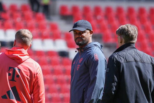 Vincent Kompany FC Bayern Munich, Head Coach , Germany, Football, 1 Bundesliga, Matchday 28, 2025 2026, SC Freiburg vs FC Bayern Munich, 04 04 2026, Europa Park Stadion, Freiburg, Germany DFL REGULATIONS PROHIBIT ANY USE OF PHOTOGRAPHS AS IMAGE SEQUENCES AND OR QUASI VIDEO Freiburg Europa Park Stadion Baden Württemberg Germany Copyright: xArnexAmbergx