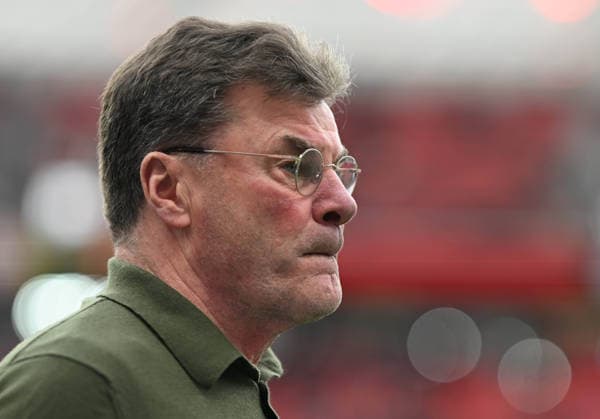 04 04 2026, xophax, Soccer 1 Bundesliga, Bayer 04 Leverkusen VfL Wolfsburg Coach Dieter Hecking VFL Wolfsburg DFL DFB REGULATIONS PROHIBIT ANY USE OF PHOTOGRAPHS as IMAGE SEQUENCES and or QUASI VIDEO Leverkusen