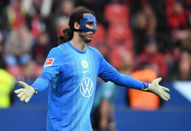 04 04 2026, xophax, Soccer 1 Bundesliga, Bayer 04 Leverkusen VfL Wolfsburg Goalkeeper Kamil Grabara VFL Wolfsburg DFL DFB REGULATIONS PROHIBIT ANY USE OF PHOTOGRAPHS as IMAGE SEQUENCES and or QUASI VIDEO Leverkusen