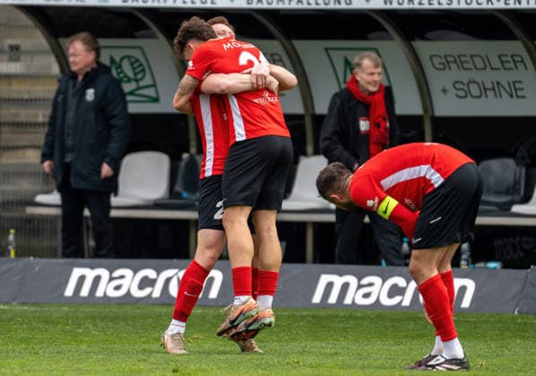 04 04 2026, xwppx, Fussball Regionalliga Suedwest, SV Sandhausen SG Sonnenhof Grossaspach v l Leon Maier SG Sonnenhof Grossaspach , Luca Damiano Molinari SG Sonnenhof Grossaspach celebrate the goal, Der Torjubel zum 0 3 DFL DFB REGULATIONS PROHIBIT ANY USE OF PHOTOGRAPHS as IMAGE SEQUENCES and or QUASI VIDEO Sandhausen