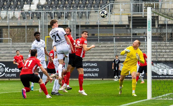 04 04 2026, xwppx, Soccer Regionalliga Suedwest, SV Sandhausen SG Sonnenhof Grossaspach v l Pablo Zahnen Martinez SV Sandhausen , Maximilian Reule SG Sonnenhof Grossaspach DFL DFB REGULATIONS PROHIBIT ANY USE OF PHOTOGRAPHS as IMAGE SEQUENCES and or QUASI VIDEO Sandhausen