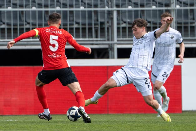 04 04 2026, xwppx, Soccer Regionalliga Suedwest, SV Sandhausen SG Sonnenhof Grossaspach v l Volkan Celiktas SG Sonnenhof Grossaspach , Marvin Schulz SV Sandhausen DFL DFB REGULATIONS PROHIBIT ANY USE OF PHOTOGRAPHS as IMAGE SEQUENCES and or QUASI VIDEO Sandhausen