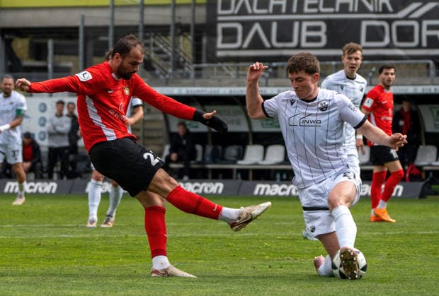 04 04 2026, xwppx, Soccer Regionalliga Suedwest, SV Sandhausen SG Sonnenhof Grossaspach v l Fabian Eisele SG Sonnenhof Grossaspach , Pablo Zahnen Martinez SV Sandhausen DFL DFB REGULATIONS PROHIBIT ANY USE OF PHOTOGRAPHS as IMAGE SEQUENCES and or QUASI VIDEO Sandhausen