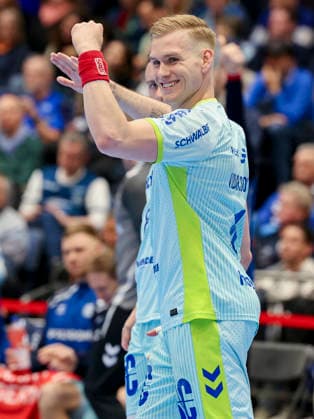 Ellidi Snaer Vidarsson VfL Gummersbach cheers, DAIKIN Handball Bundesliga, Bergischer HC v VfL Gummersbach, Mitsubishi Electric Halle on April 02, 2026 in Duesseldorf, Germany Photo by Marco Steinbrenner DeFodi Images Ellidi Snaer Vidarsson VfL Gummersbach cheers, DAIKIN Handball Bundesliga, Bergischer HC v VfL Gummersbach, Mitsubishi Electric Halle, April 2, 2026 in Duesseldorf, Germany Photo by Marco Steinbrenner DeFodi Images