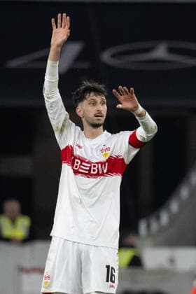 Atakan Karazor VfB Stuttgart, 16 GER, VfB Stuttgart vs Borussia Dortmund, Football, Men, 1 Bundesliga, Matchday 28, Season 2025 2026, 04 04 2026, DFL DFB REGULATIONS PROHIBIT ANY USE OF PHOTOGRAPHS AS IMAGE SEQUENCES AND OR QUASI VIDEO, GER, VfB Stuttgart vs Borussia Dortmund, Football, Men, 1 Bundesliga, Matchday 28, Season 2025 2026, 04 04 2026 Stuttgart Copyright: xEibner-Pressefoto WolfgangxFrankx EP_WFK
