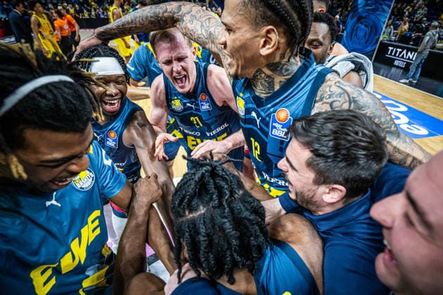 Basketball Berlin 05 04 2026 Season 2025 2026 EasyCredit BBL 1 Bundesliga Men, Men Alba Berlin EWE Baskets Oldenburg jubil Oldenburg after the victory
