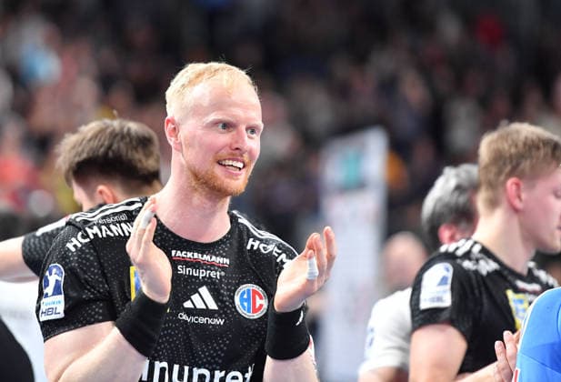 05 04 2026 Handball 1 Bundesliga DAIKIN HBL Season 2025 2026 27 Matchday HC Erlangen Metropolregion Nuremberg HCE Rhein Neckar Löwen OGo xogox Sebastian Firnhaber 18, HC Erlangen HCE Jubel Freude