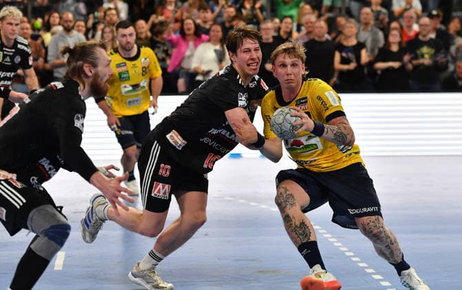 05 04 2026 Handball 1 Bundesliga DAIKIN HBL Season 2025 2026 27 Matchday HC Erlangen Metropolregion Nürnberg HCE Rhein Neckar Löwen OGo xogox Florian Scheerer 10, HC Erlangen HCE Edwin Aspenbäck 78, Rhein Neckar Löwen