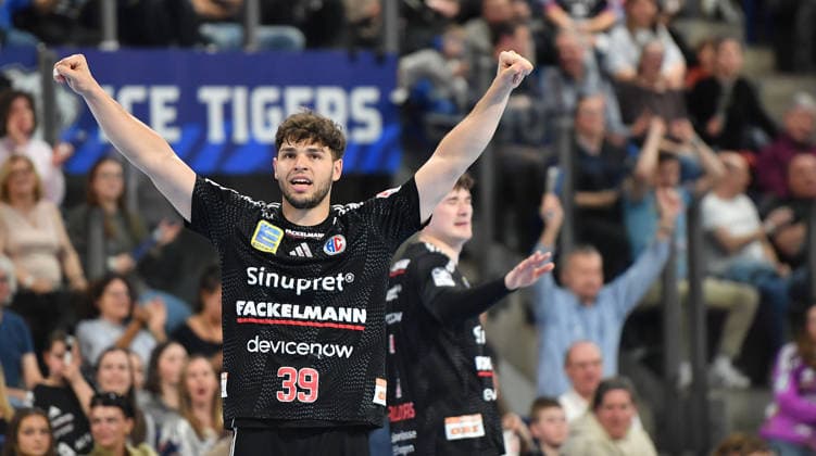 05 04 2026 Handball 1 Bundesliga DAIKIN HBL Season 2025 2026 27 Matchday HC Erlangen Metropolregion Nuremberg HCE Rhein Neckar Löwen OGo xogox Tobias Buck 39, HC Erlangen HCE Jubel Freude