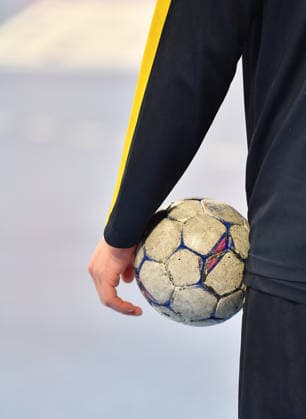 05 04 2026 Handball 1 Bundesliga DAIKIN HBL Season 2025 2026 27 Matchday HC Erlangen Metropolregion Nuremberg HCE Rhein Neckar Löwen OGo xogox Symbol Image Symbol Photo Feature Impression Training Ball Match Ball