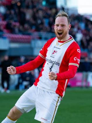 EMMEN , 06 04-2026 , Stadium Oude Meerdijk , season 2025 2026 , Dutch Keuken Kampioen Divisie football , match between FC Emmen and MVV , picture shows FC Emmen player Romano Postema scores 2-1 Emmen - MVV  x202877884x Copyright: