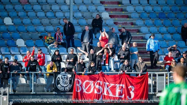 EMMEN , 06 04-2026 , Stadium Oude Meerdijk , season 2025 2026 , Dutch Keuken Kampioen Divisie football , match between FC Emmen and MVV , picture shows supporters of MVV Emmen - MVV  x202880370x Copyright: