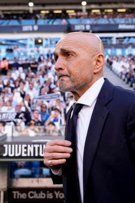 JuventusÕ head coach Luciano Spalletti during the Serie A soccer match between Juventus Fc and Genoa the Juventus Stadium in Turin, north west Italy - April 6, 2026. - Soccer  Copyright: xFabioxFerrari LaPressex