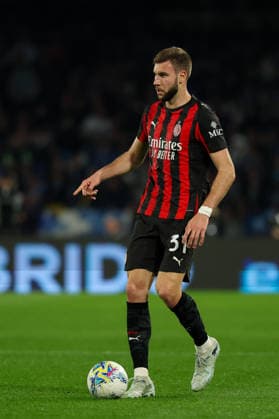 AC Milan s Strahinja Pavlovic during the Serie A soccer match between Napoli and Milan at the Diego Armando Maradona Stadium in Naples, southern italy - Monday , April 06 , 2026. - Soccer .  Copyright: xAlessandroxGarofalo LaPressex