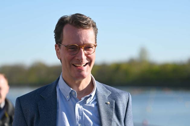 Hendrik WUEST, Wüst, CDU, Minister President of North Rhine-Westphalia, portrait, portrait, single image, cropped single image, Hendrik WUEST, Wüst, CDU, Minister President of North Rhine-Westphalia, visits the rowing center Duisburg Wedau as part of the campaign for the application of KoelnRheinRuhr for the Olympic and Paralympic Games 2036, 2040 and 2044, 07 04 2026 Â
