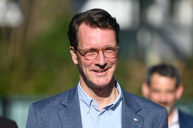 Hendrik WUEST, Wüst, CDU, Minister President of North Rhine-Westphalia, portrait, portrait, single image, cropped single image, Hendrik WUEST, Wüst, CDU, Minister President of North Rhine-Westphalia, visits the rowing center Duisburg Wedau as part of the campaign for the application of KoelnRheinRuhr for the Olympic and Paralympic Games 2036, 2040 and 2044, 07 04 2026 Â