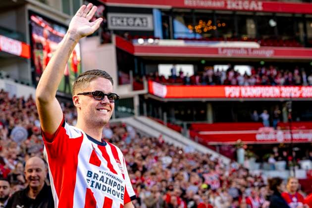 EINDHOVEN Celebration of Eredivisie champion PSV Eindhoven at the Stadhuisplein PSV Eindhoven player Joey Veerman Photo by Caroline van Leusden EYE4IMAGES DeFodi Images