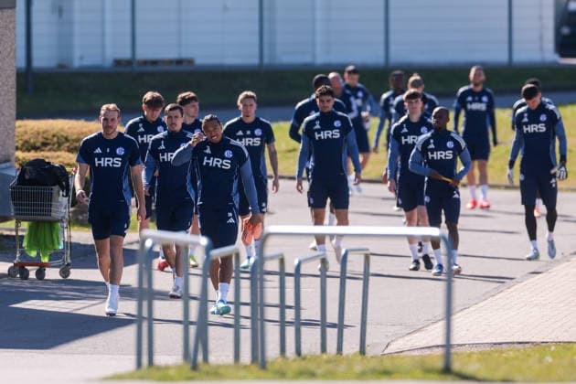 08 04 2026, Football, Training of FC Schalke 04 The players of S04 go to training Gelsenkirchen Training ground FC Schalke 04 NRW Germany xRHR PHOTO YYx Copyright: RHR-FOTOx RHR-FOTO YY